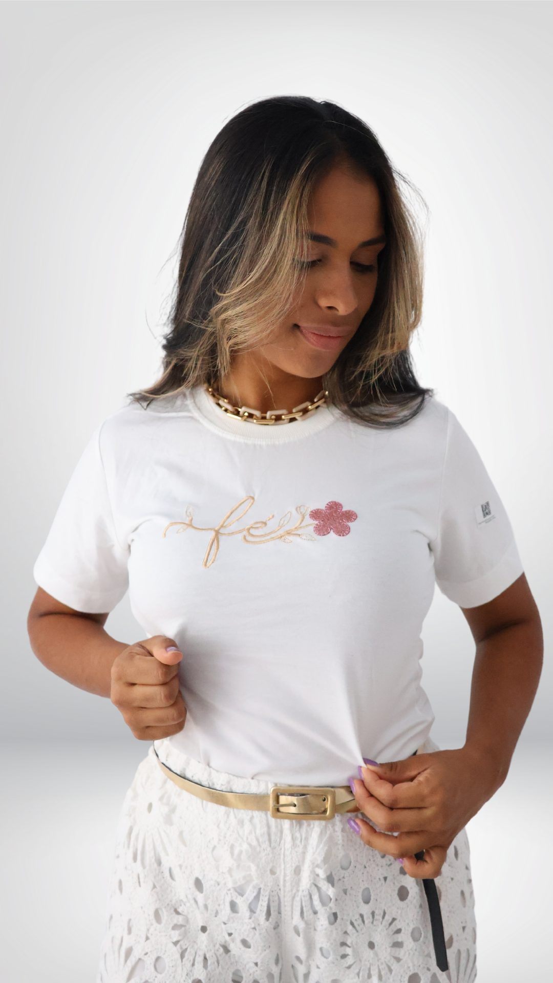 T-shirt "FÉ" bordado